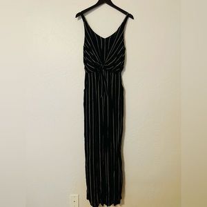 Sleeveless Jumper with faux knot top